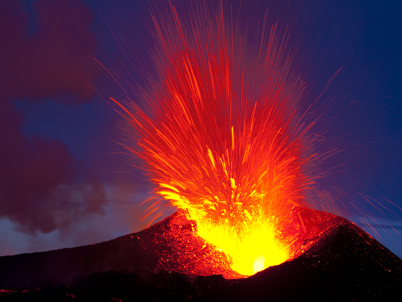 Eyjafjallajökull volcano erupting, Fimmvörðuháls area, Iceland, 7th of April 2010