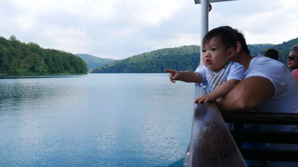 plitvice-lakes-ferry