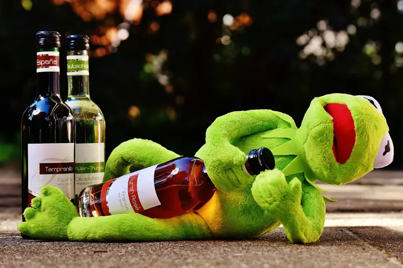 mums-drink-wine