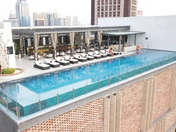 hotel-stripes-kuala-lumpur-infinity-pool-2