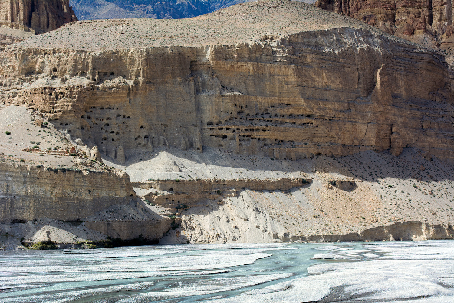 mysterious-places-mustang-caves