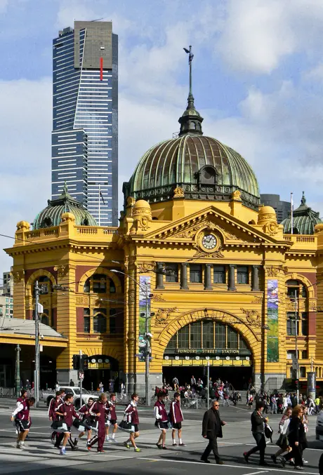 flinders-street-station-melbourne-city-attractions 