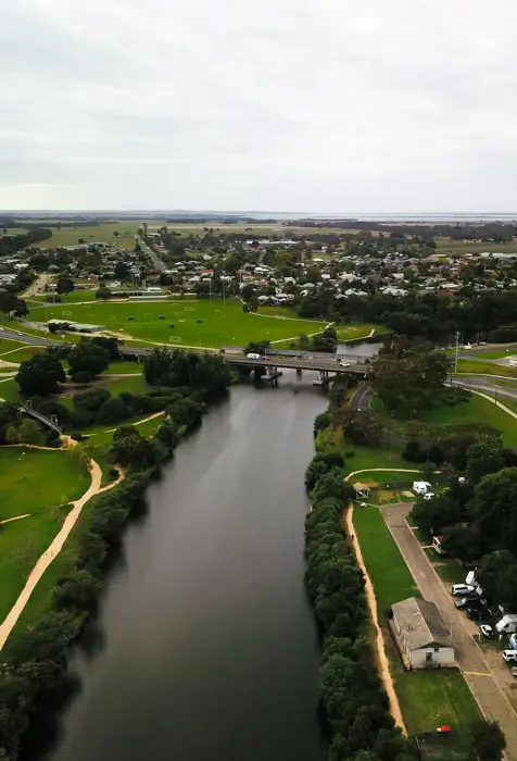 bairnsdale-caravan-park-river