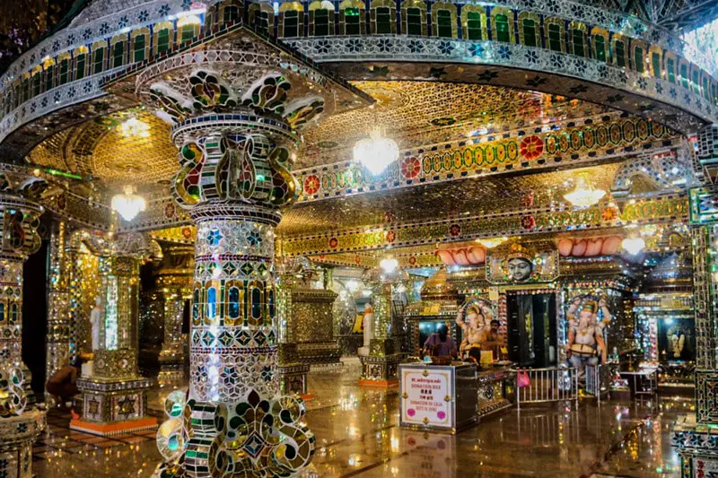 arulmigu-sri-rajakaliamman-glass-temple